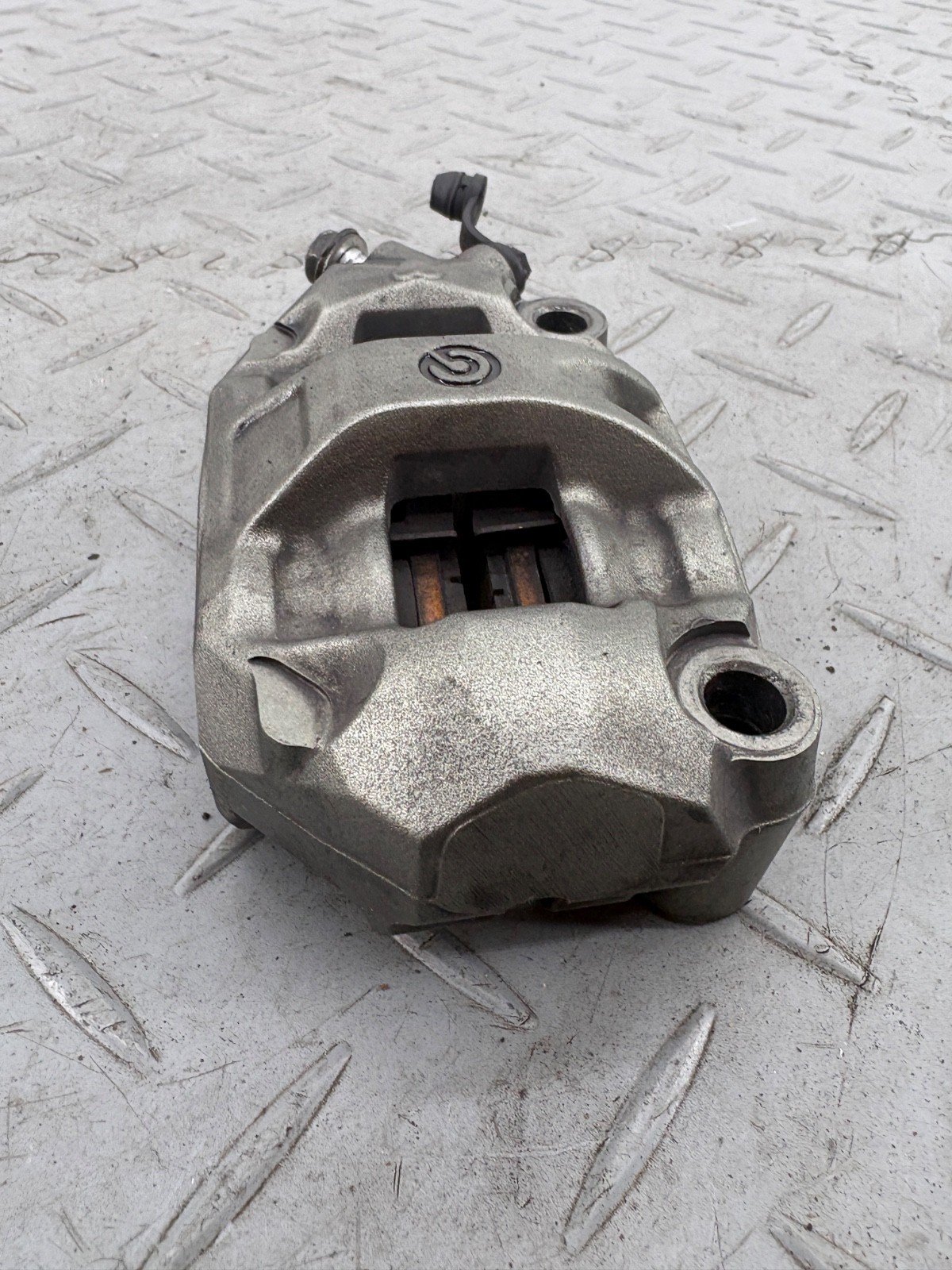 KAWASAKI ZZR 1400 ZZR1400 ZX14 2016 FRONT BRAKE CALIPERS (1 SCREW BROKEN) - Image 7