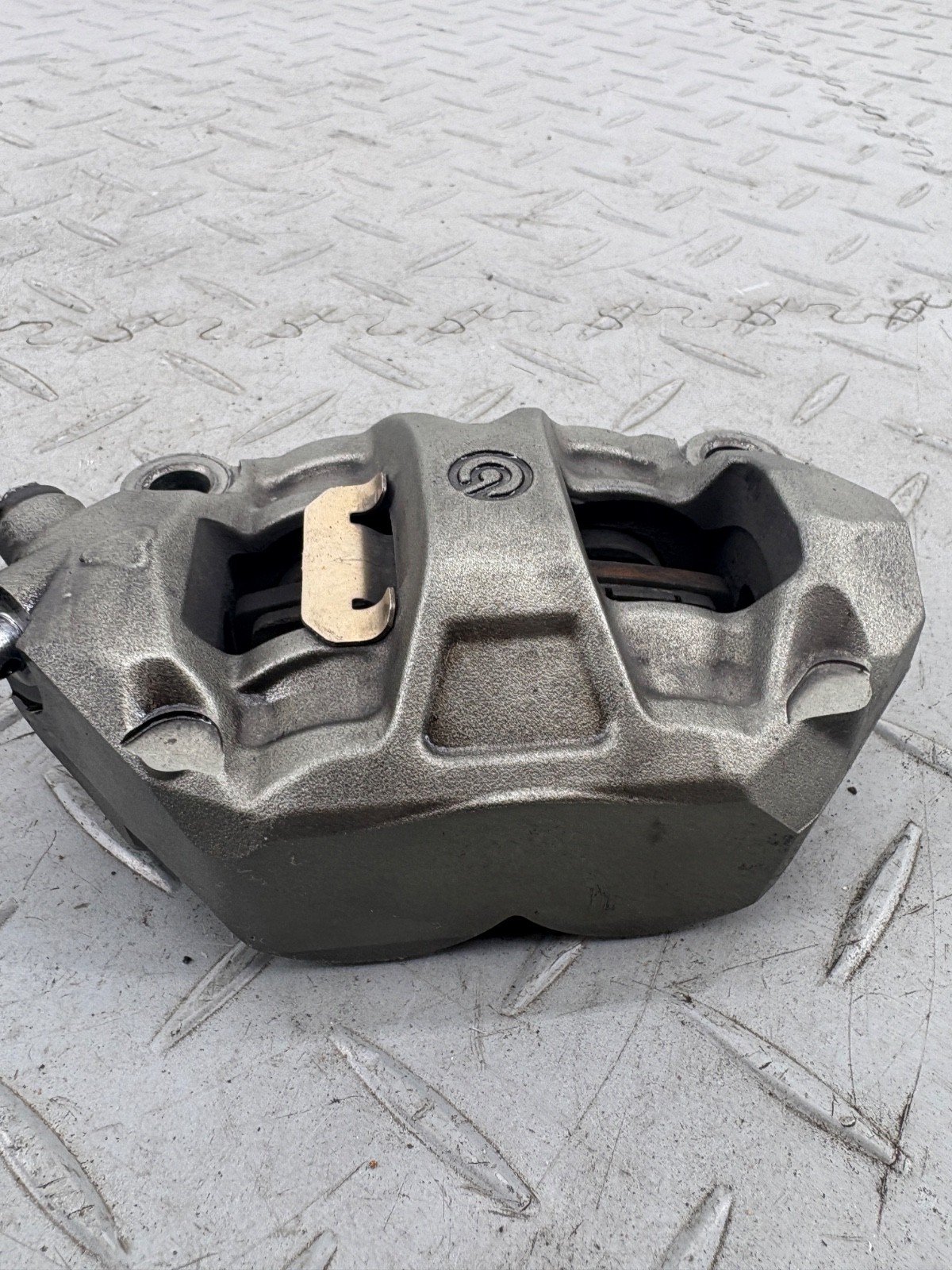 KAWASAKI ZZR 1400 ZZR1400 ZX14 2016 FRONT BRAKE CALIPERS (1 SCREW BROKEN) - Image 8
