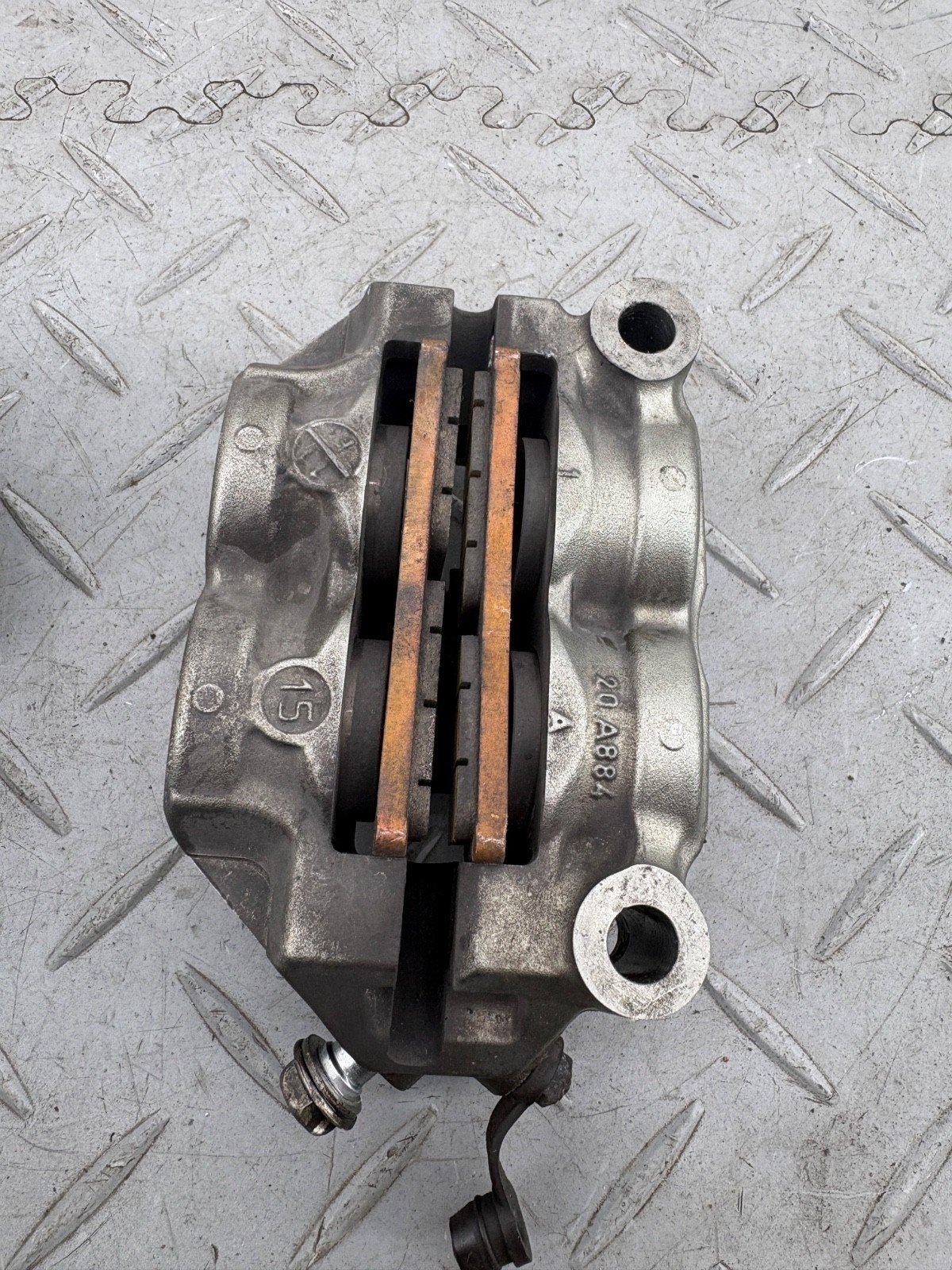 KAWASAKI ZZR 1400 ZZR1400 ZX14 2016 FRONT BRAKE CALIPERS (1 SCREW BROKEN) - Image 10