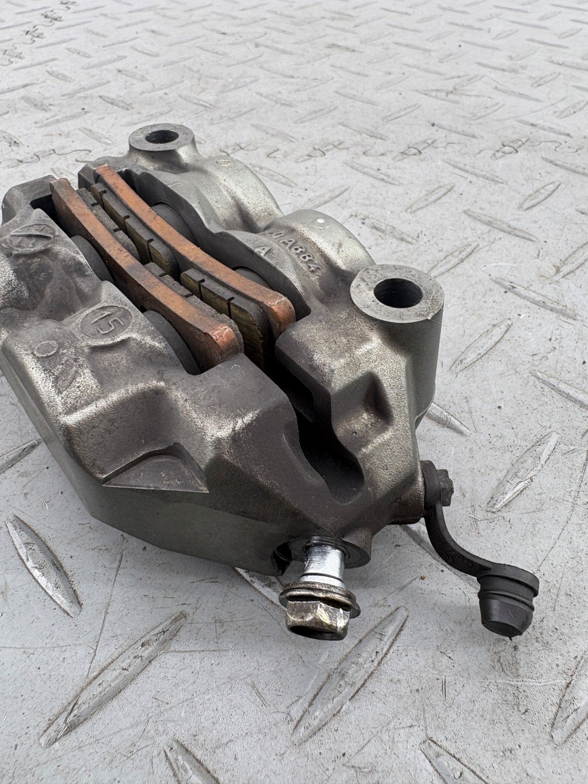 KAWASAKI ZZR 1400 ZZR1400 ZX14 2016 FRONT BRAKE CALIPERS (1 SCREW BROKEN) - Image 12