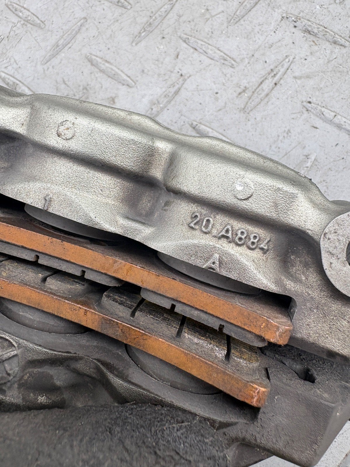 KAWASAKI ZZR 1400 ZZR1400 ZX14 2016 FRONT BRAKE CALIPERS (1 SCREW BROKEN) - Image 13