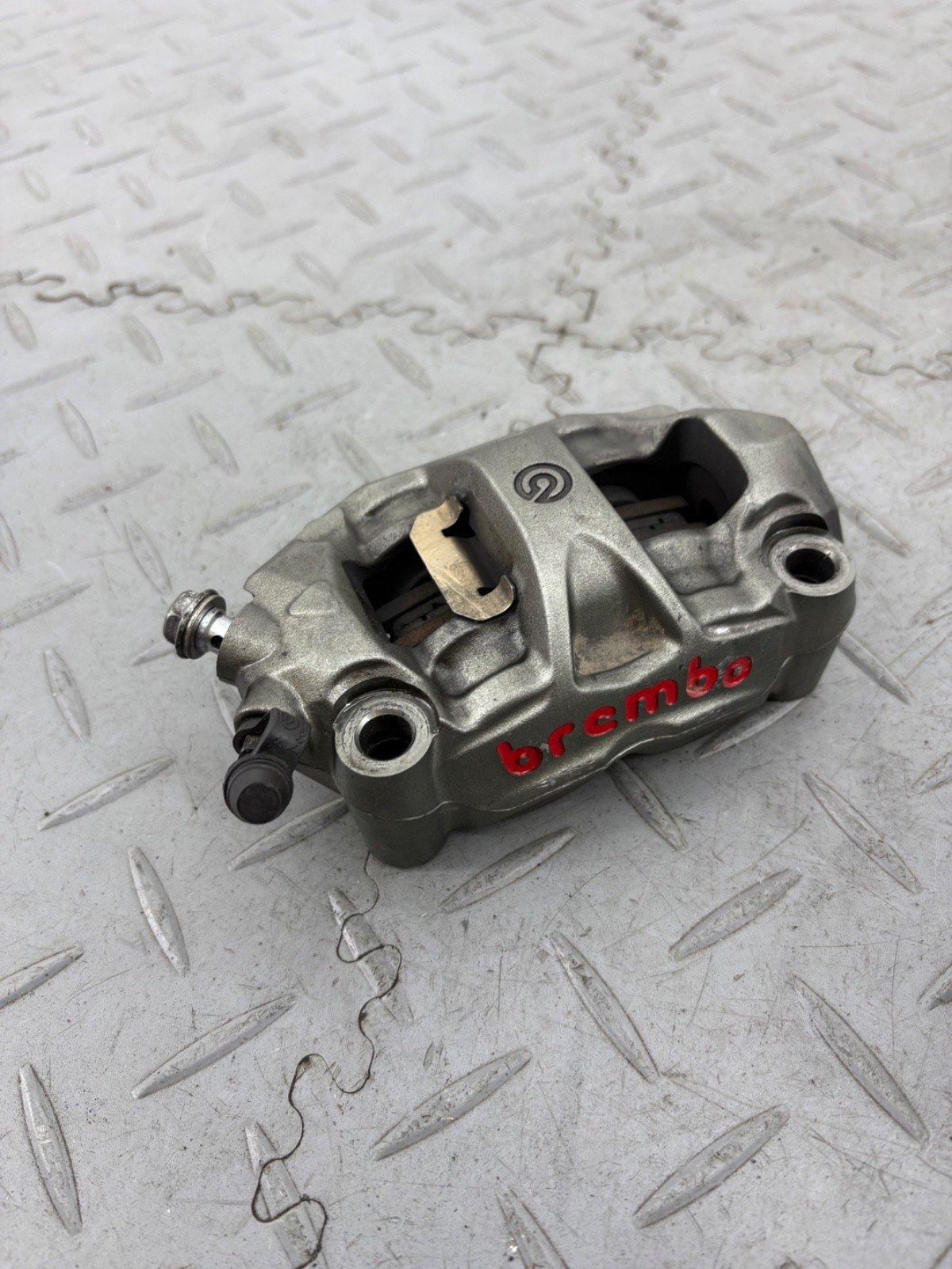 KAWASAKI ZZR 1400 ZZR1400 ZX14 2016 FRONT BRAKE CALIPERS (1 SCREW BROKEN) - Image 14
