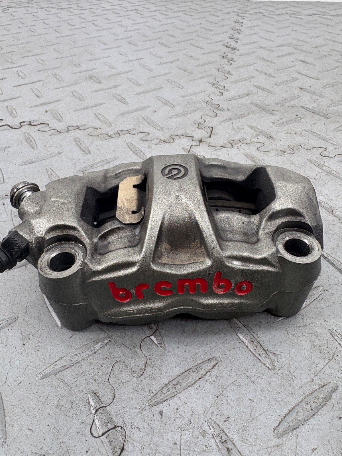 KAWASAKI ZZR 1400 ZZR1400 ZX14 2016 FRONT BRAKE CALIPERS (1 SCREW BROKEN) - Image 16