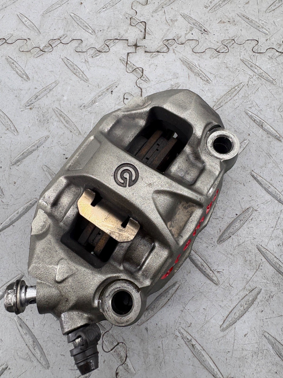 KAWASAKI ZZR 1400 ZZR1400 ZX14 2016 FRONT BRAKE CALIPERS (1 SCREW BROKEN) - Image 17