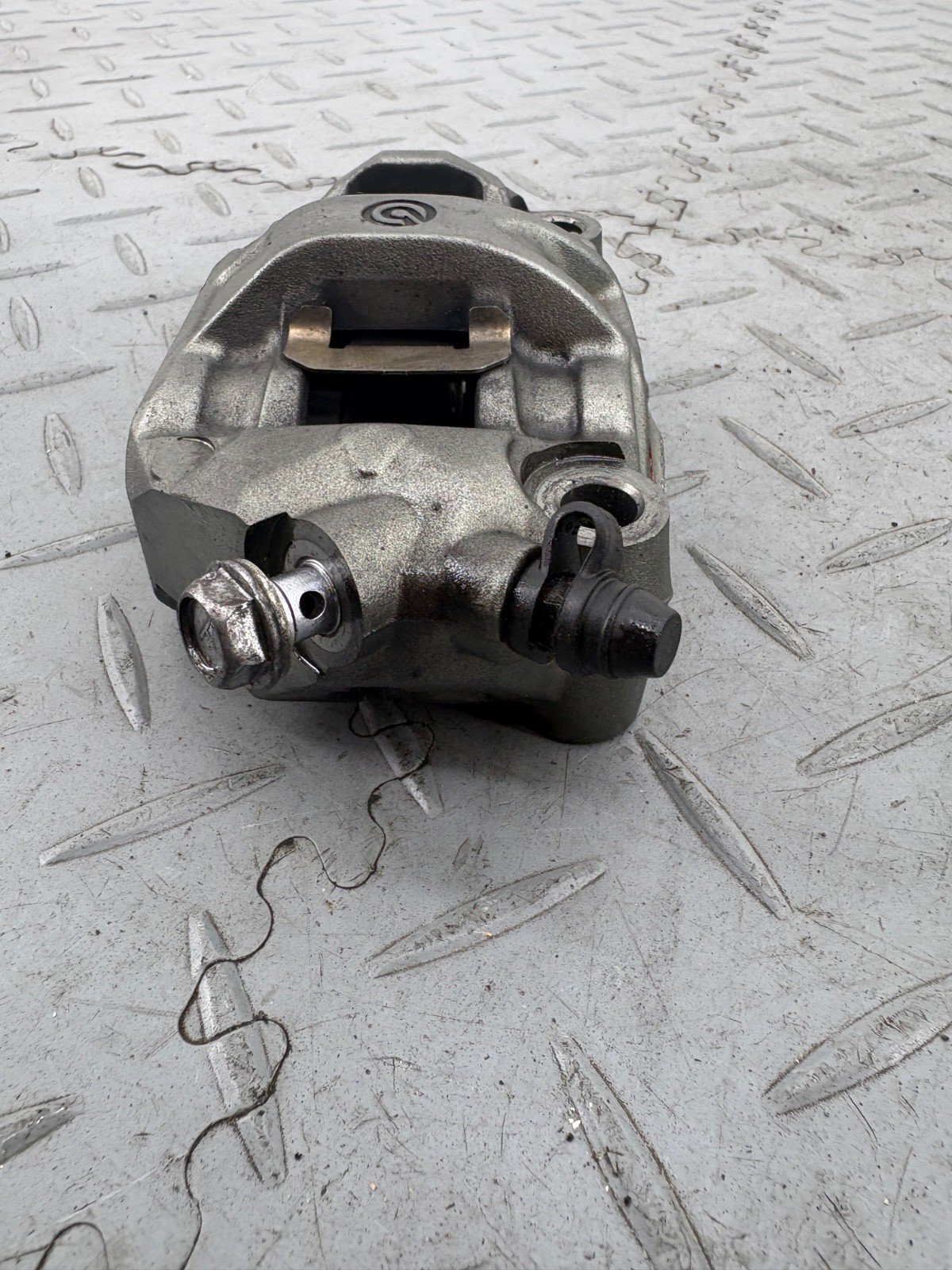 KAWASAKI ZZR 1400 ZZR1400 ZX14 2016 FRONT BRAKE CALIPERS (1 SCREW BROKEN) - Image 20