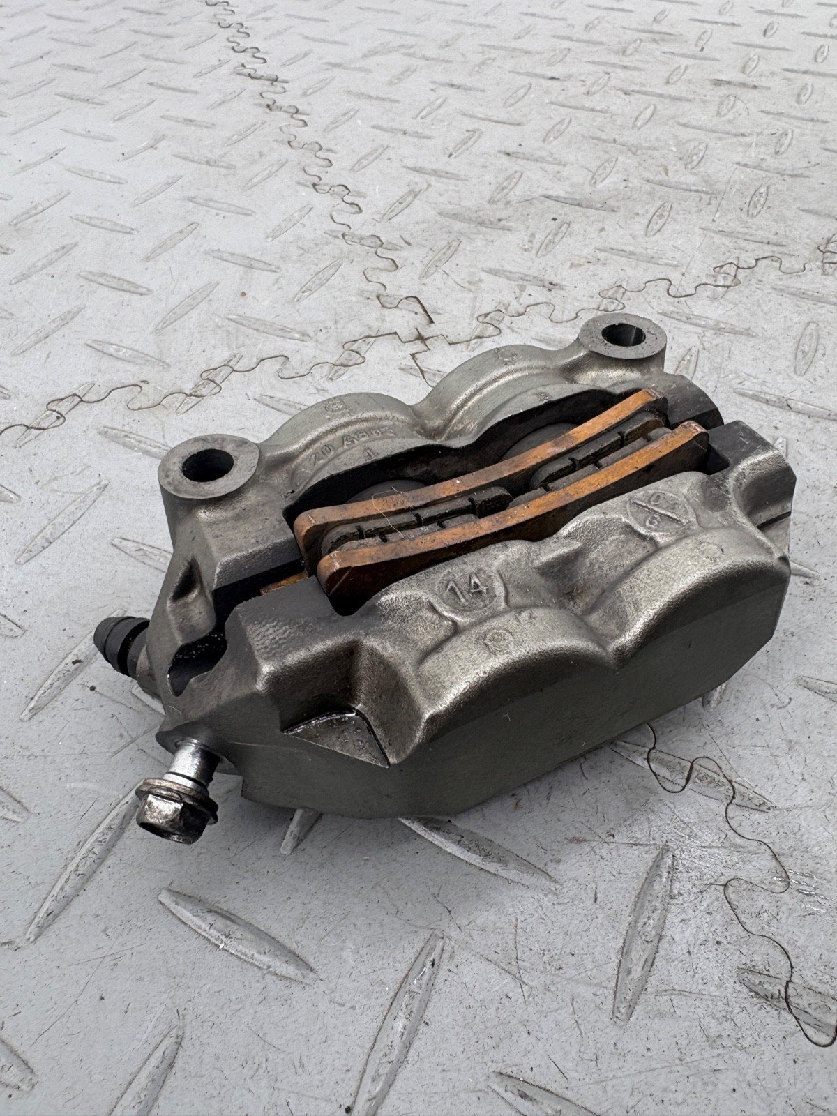 KAWASAKI ZZR 1400 ZZR1400 ZX14 2016 FRONT BRAKE CALIPERS (1 SCREW BROKEN) - Image 23