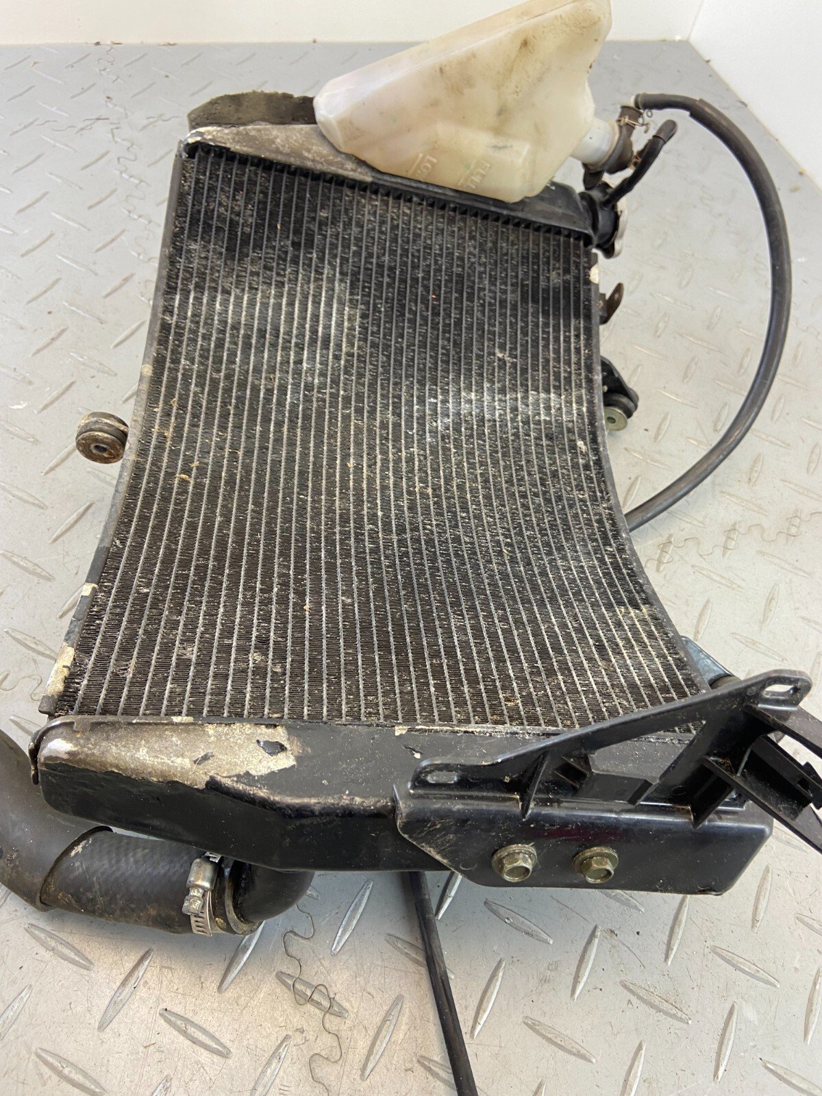 YAMAHA YZF-R1 2008 RADIATOR COOLER & FANS ( DAMADGED) - Image 3