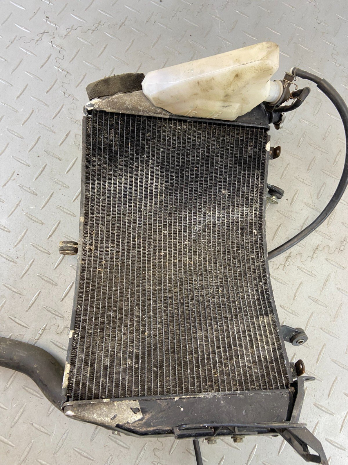YAMAHA YZF-R1 2008 RADIATOR COOLER & FANS ( DAMADGED) - Image 4
