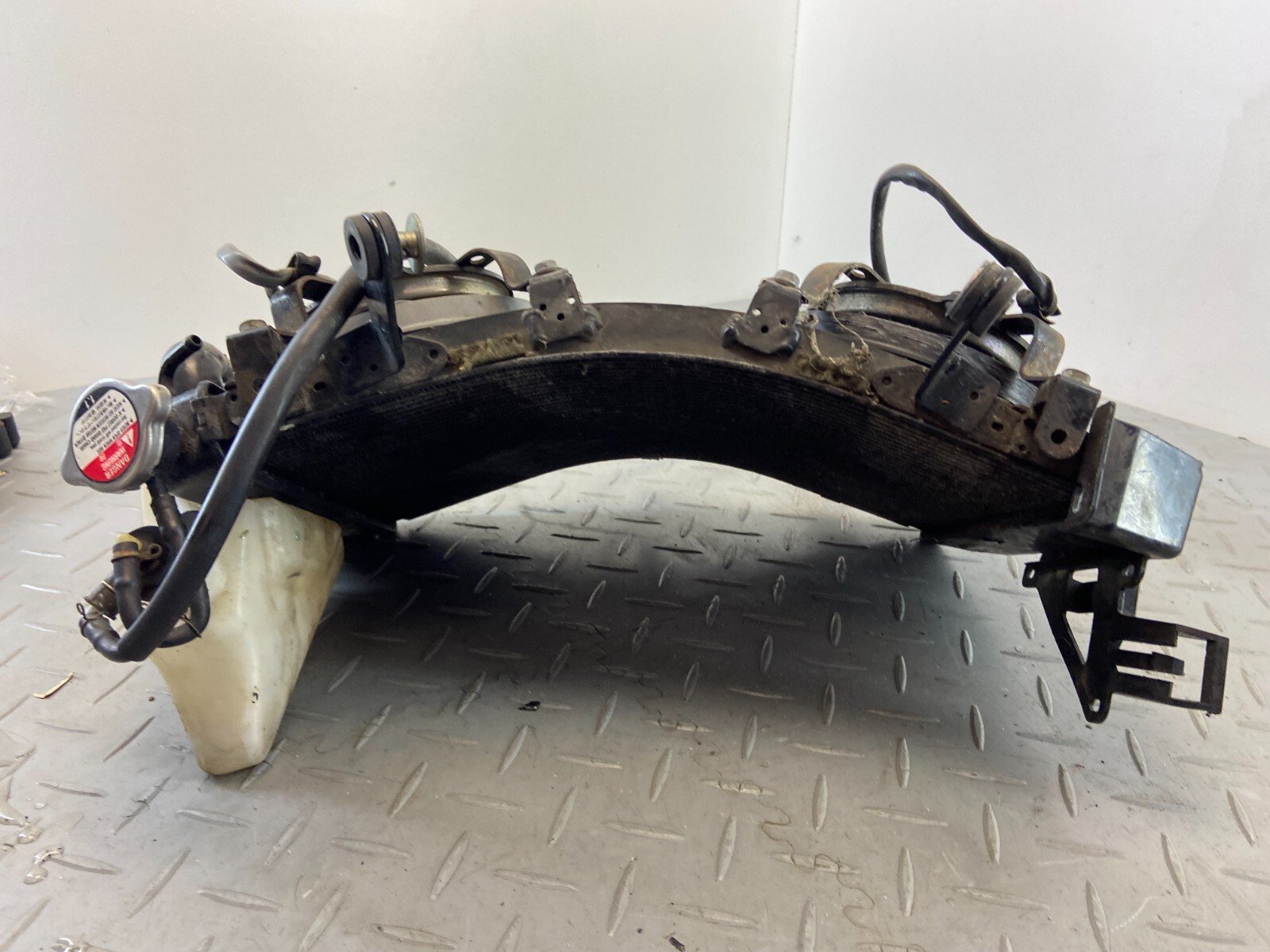 YAMAHA YZF-R1 2008 RADIATOR COOLER & FANS ( DAMADGED) - Image 10