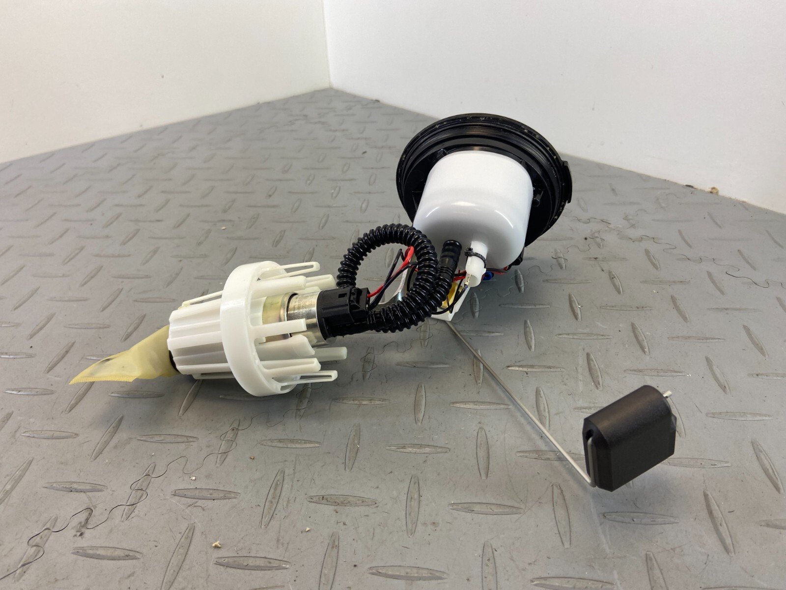 BMW R1250GS R1200GS ADVENTURE LC K51 2020 FUEL PUMP SENDER 8393577 - Image 2
