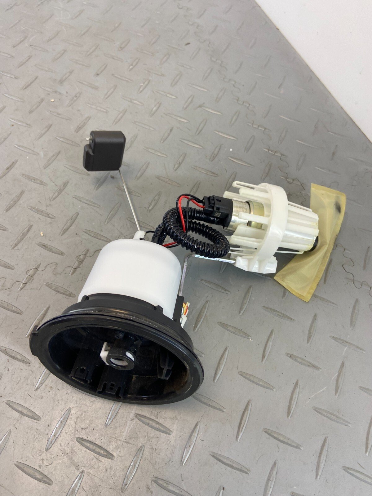 BMW R1250GS R1200GS ADVENTURE LC K51 2020 FUEL PUMP SENDER 8393577 - Image 8