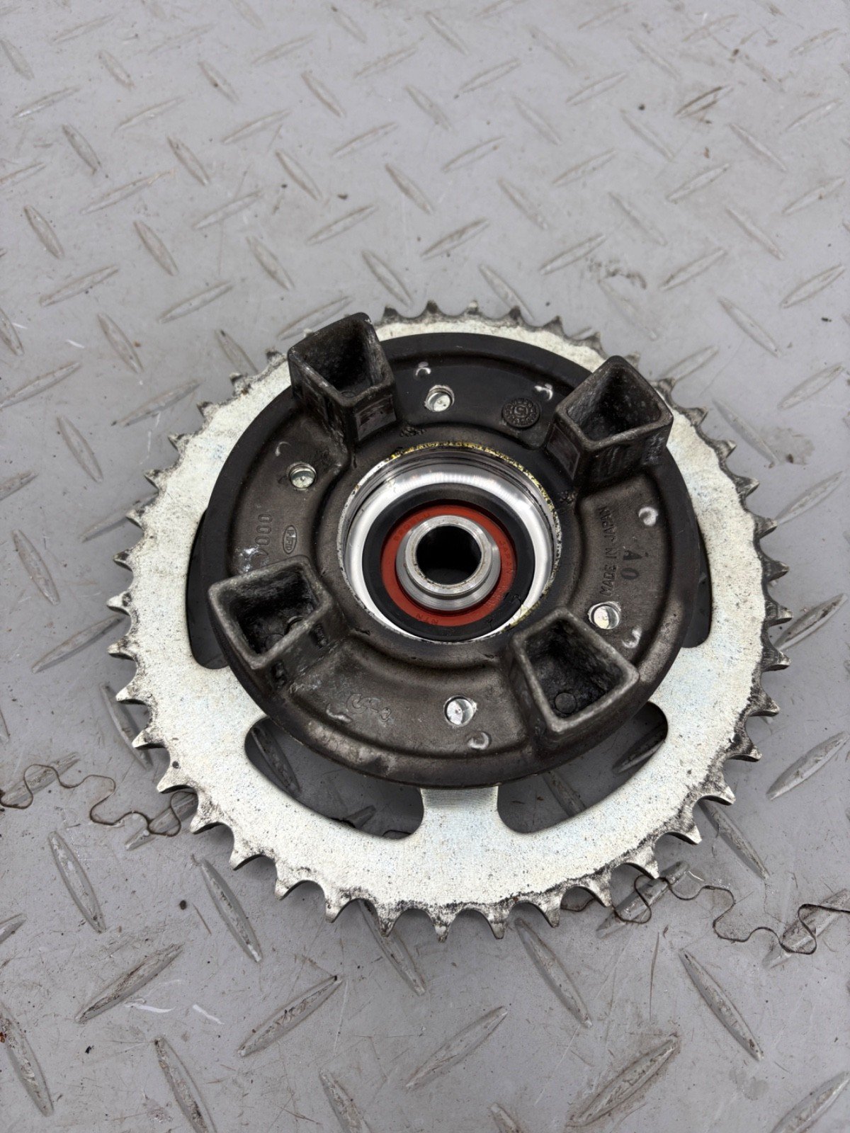 KAWASAKI KLZ VERSYS 1000 2015 REAR WHEEL SPROCKET CARRIER - Image 3