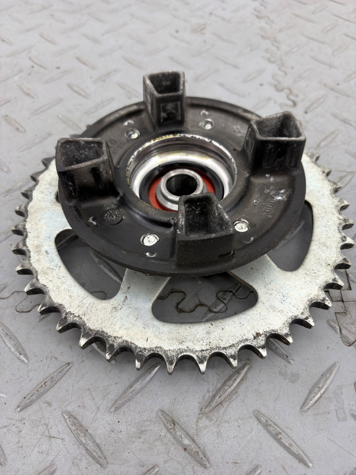 KAWASAKI KLZ VERSYS 1000 2015 REAR WHEEL SPROCKET CARRIER - Image 5
