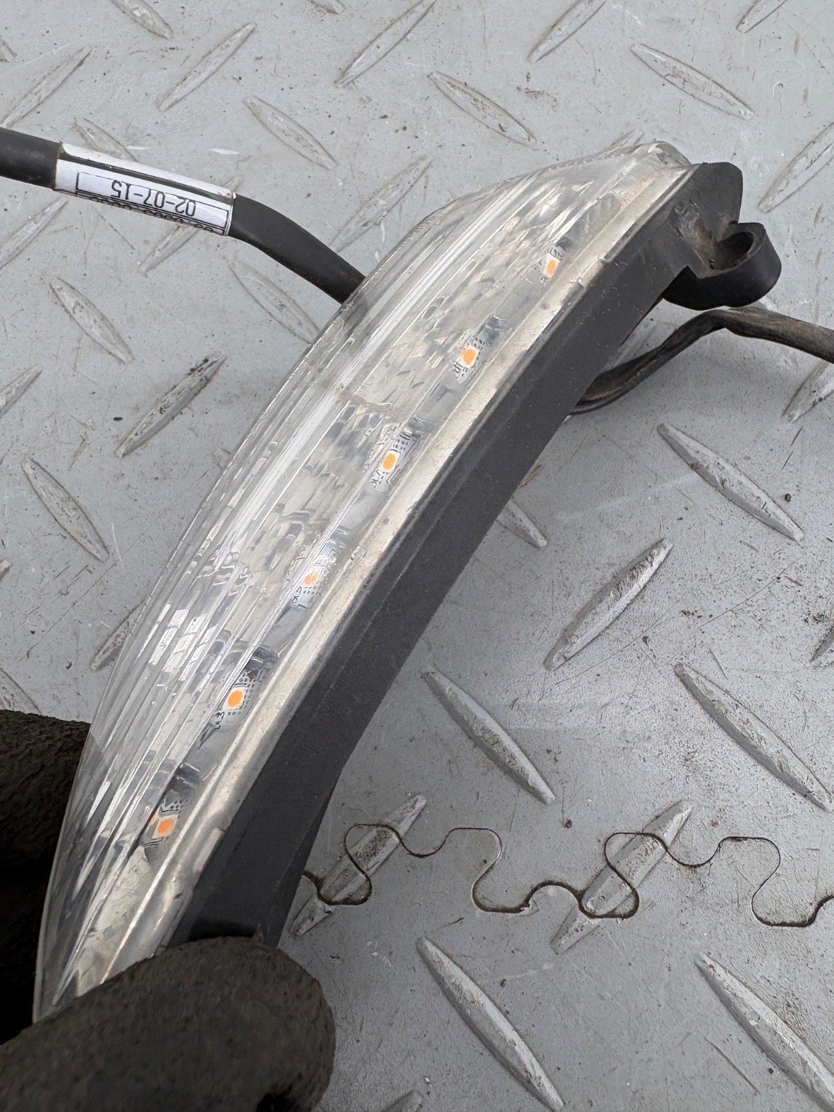 DUCATI MULTISTRADA 1200 S 2016 FRONT RIGHT TURN SIGNAL 53010341A (HAS SCRATCHES) - Image 4