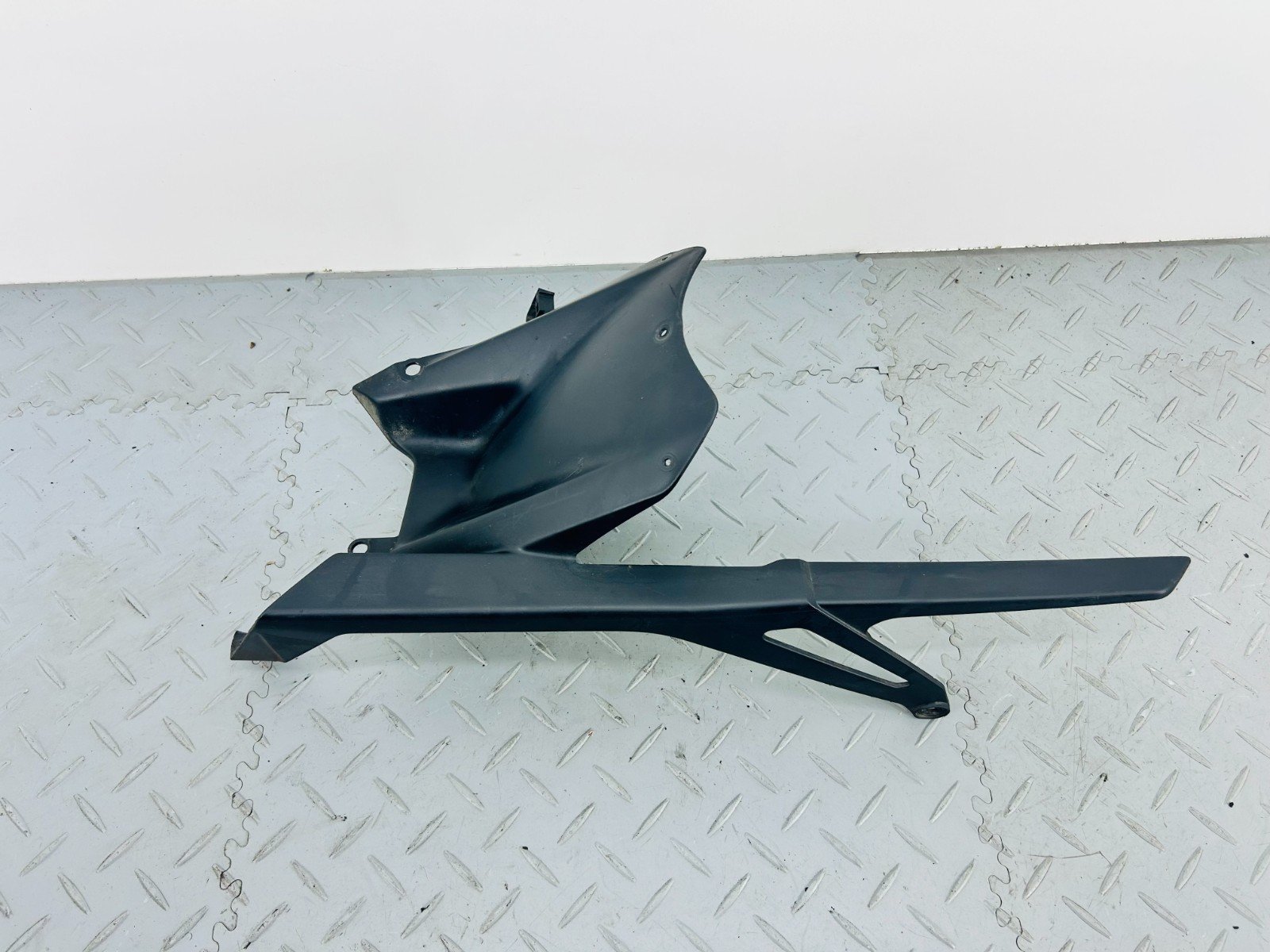 YAMAHA TRACER 9 GT RN70 REAR FENDER CHAIN GUARD B5U-21650 - Image 9