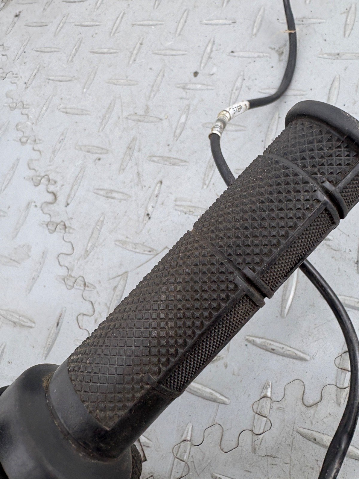 DUCATI MULTISTRADA 1200 S 2016 GRIP PAIR SET THROTTLE GRIP (DAMAGED) - Image 8