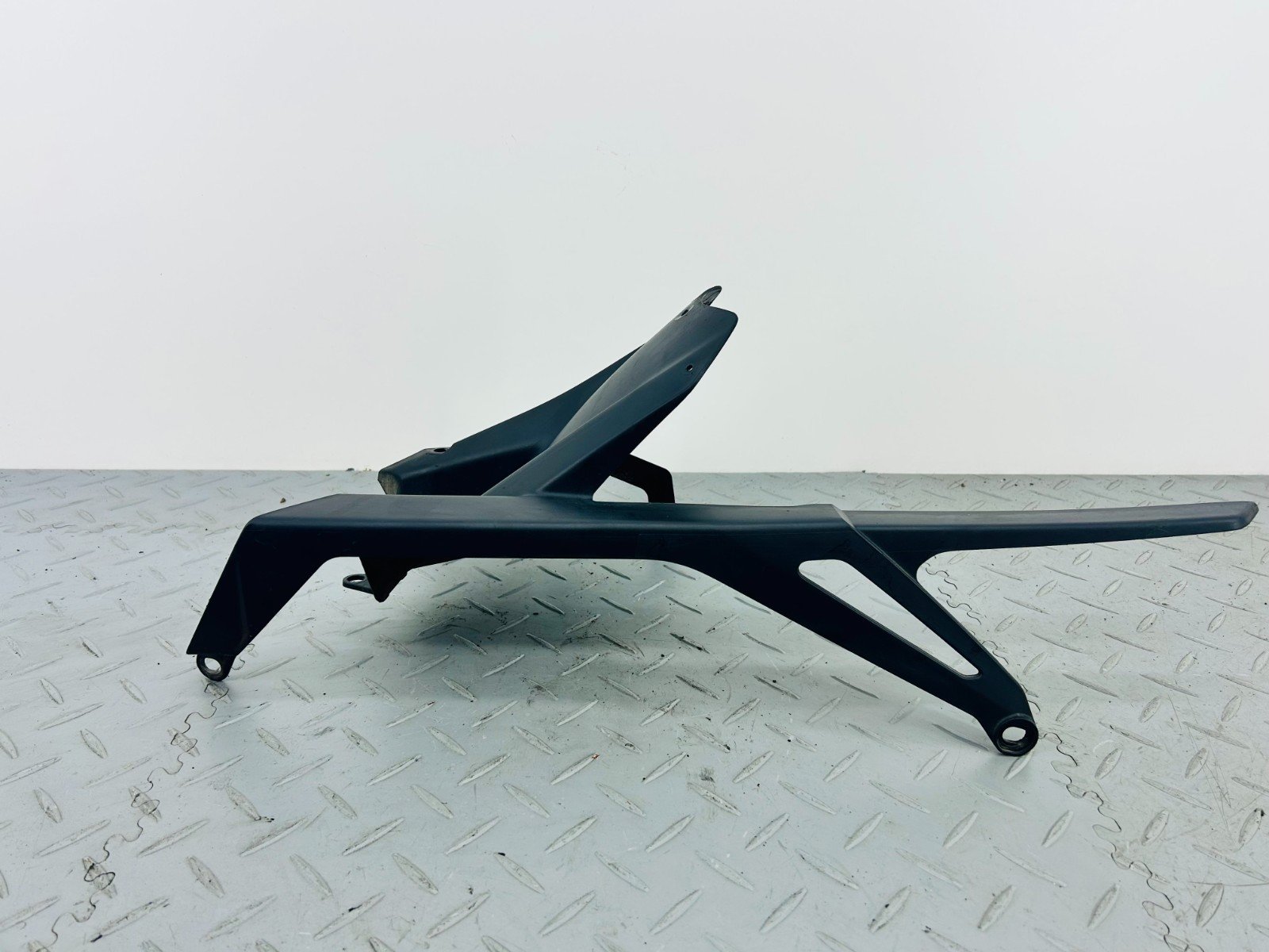 YAMAHA TRACER 9 GT RN70 REAR FENDER CHAIN GUARD B5U-21650 - Image 10