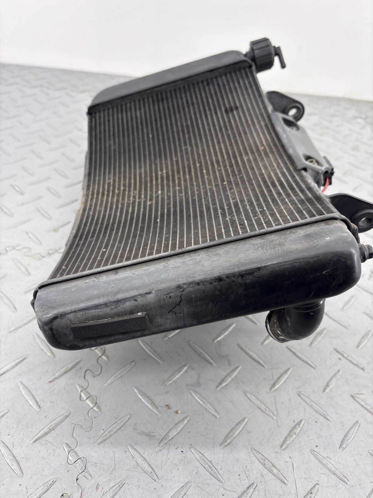 KTM DUKE 890 2021 WATER COOLING RADIATOR & FAN ASSEMBLY 63635010033 - Image 5