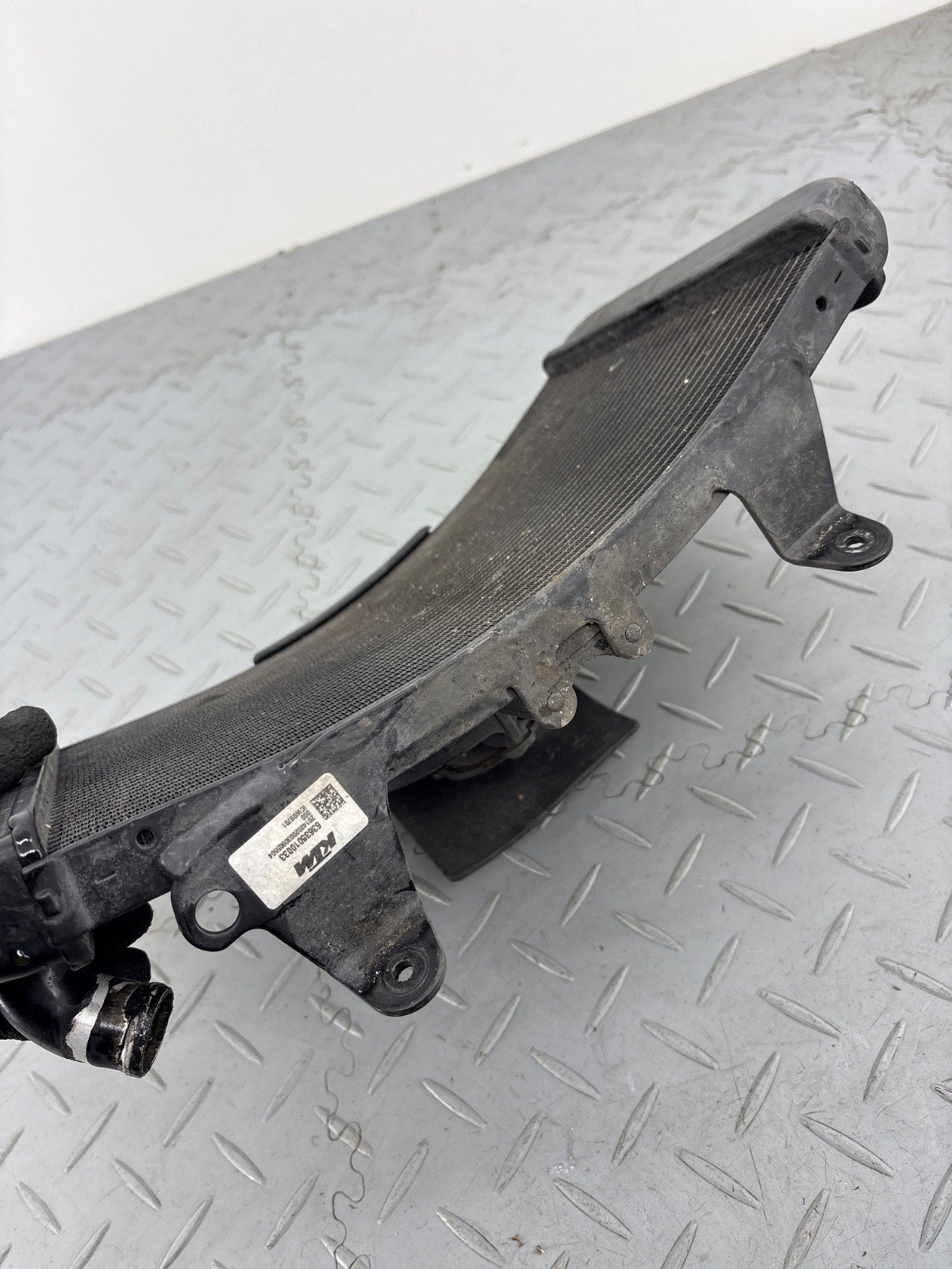 KTM DUKE 890 2021 WATER COOLING RADIATOR & FAN ASSEMBLY 63635010033 - Image 8