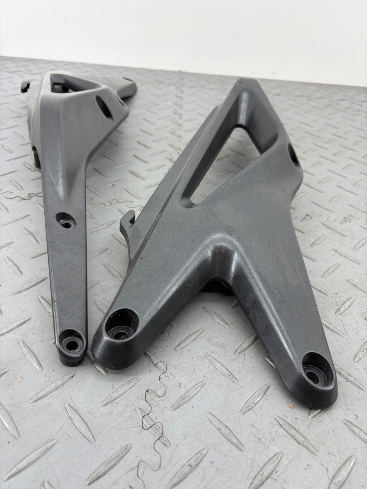 KTM DUKE 890 2021 REAR R & L SUBFRAME BRACKETS MOUNTS 64103002006 64103002005 - Image 2