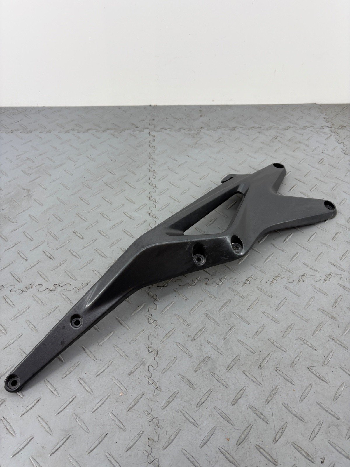 KTM DUKE 890 2021 REAR R & L SUBFRAME BRACKETS MOUNTS 64103002006 64103002005 - Image 4