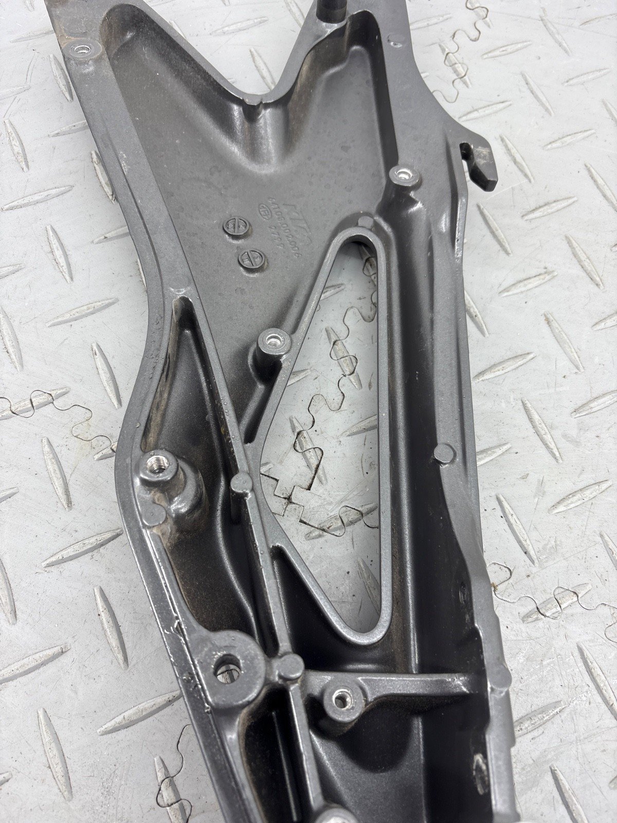 KTM DUKE 890 2021 REAR R & L SUBFRAME BRACKETS MOUNTS 64103002006 64103002005 - Image 15