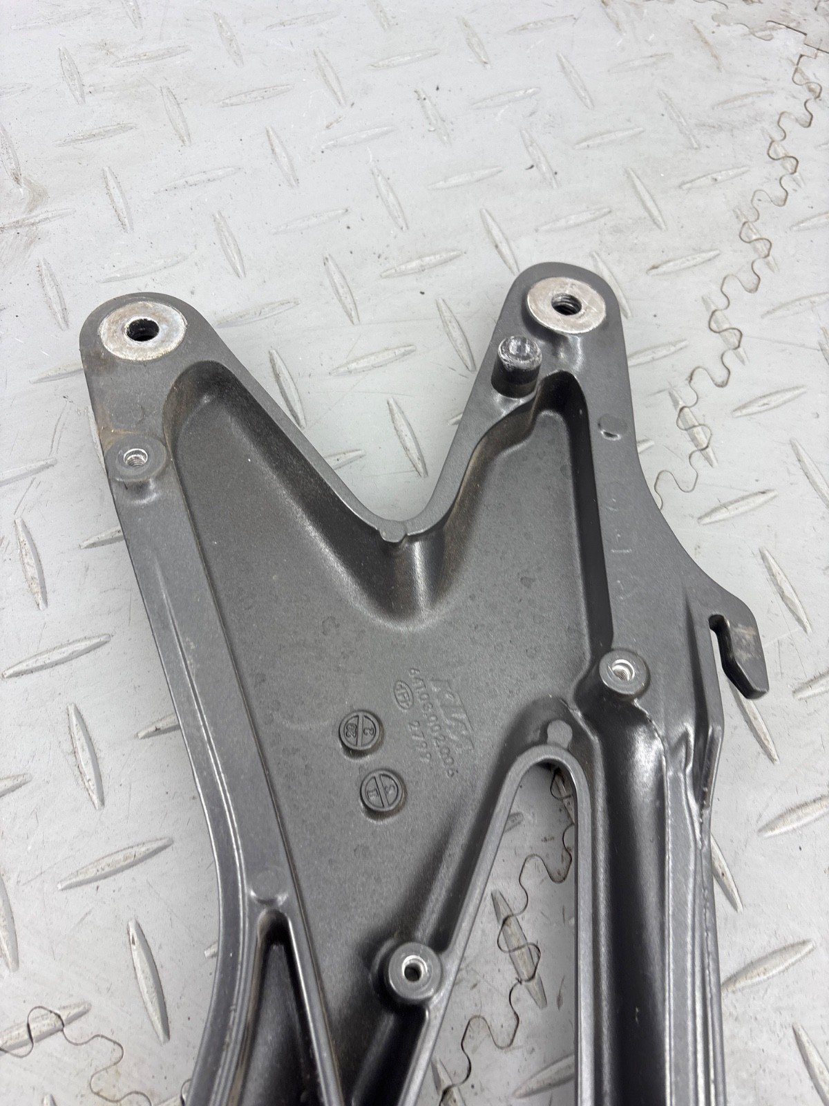 KTM DUKE 890 2021 REAR R & L SUBFRAME BRACKETS MOUNTS 64103002006 64103002005 - Image 16