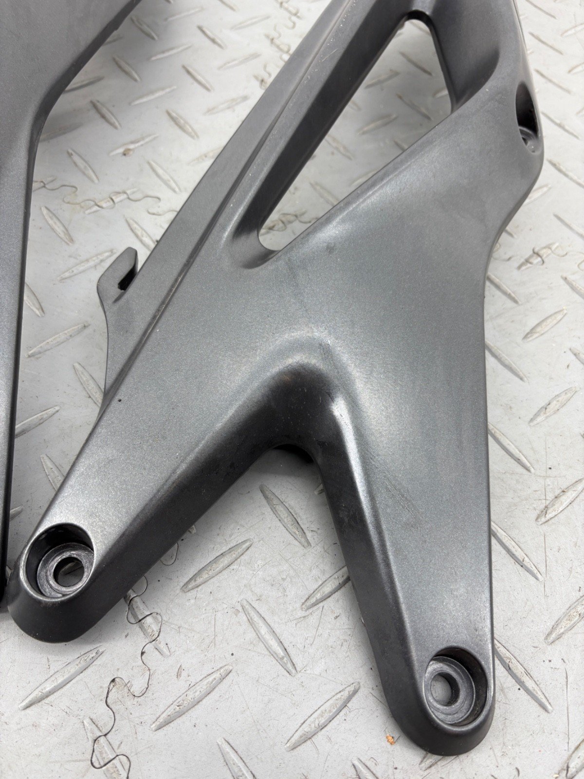 KTM DUKE 890 2021 REAR R & L SUBFRAME BRACKETS MOUNTS 64103002006 64103002005 - Image 18