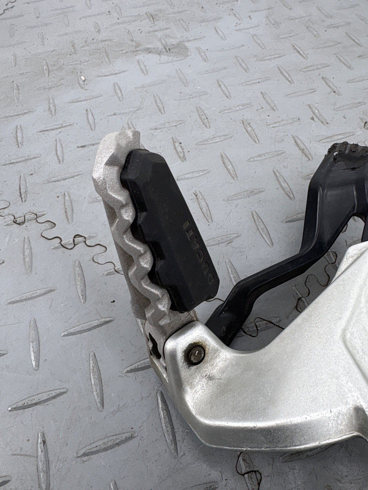 DUCATI MULTISTRADA 1200 S 2016 REAR RIGHT PASSENGER FOOTREST 83039871A - Image 6