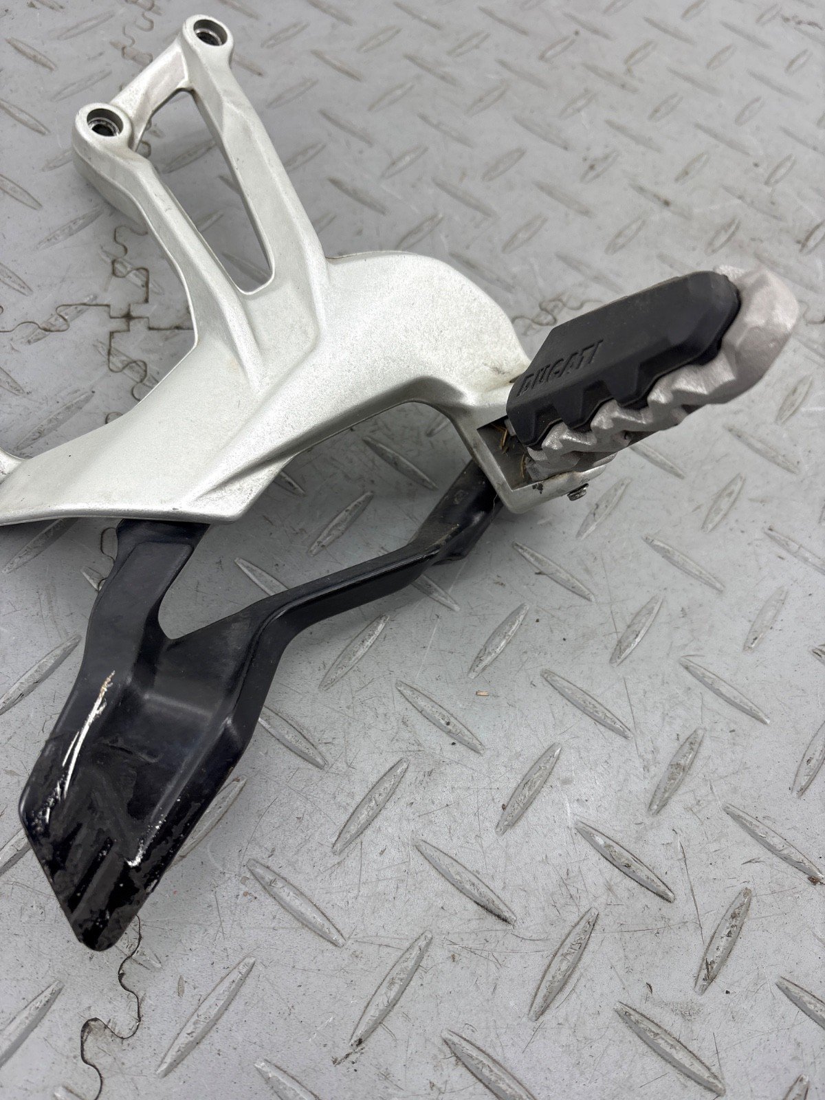 DUCATI MULTISTRADA 1200 S 2016 REAR RIGHT PASSENGER FOOTREST 83039871A - Image 8