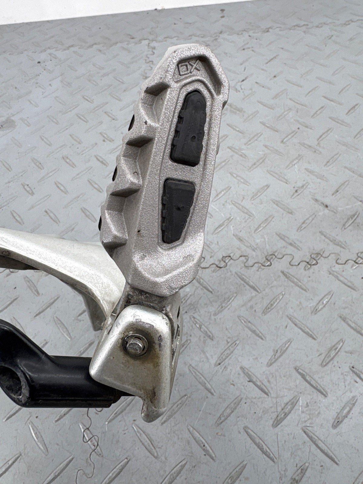 DUCATI MULTISTRADA 1200 S 2016 REAR RIGHT PASSENGER FOOTREST 83039871A - Image 9