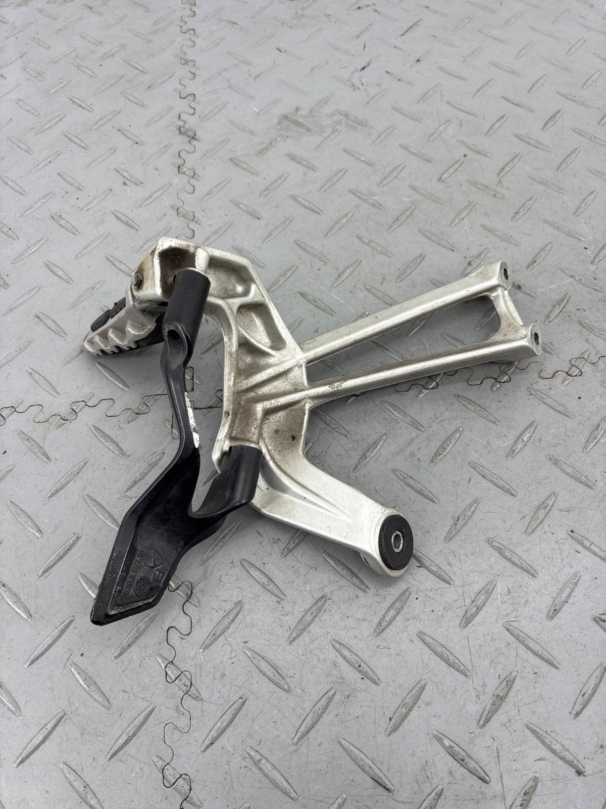 DUCATI MULTISTRADA 1200 S 2016 REAR RIGHT PASSENGER FOOTREST 83039871A - Image 10